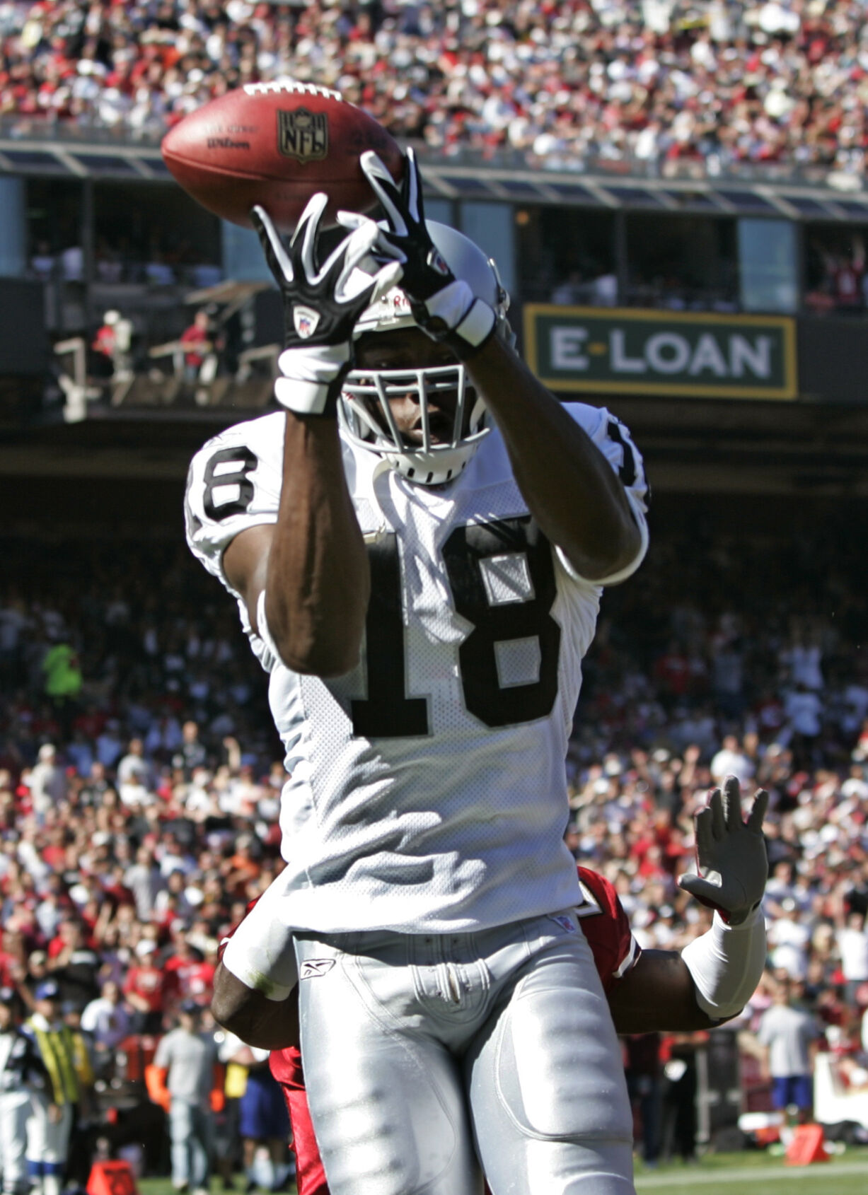 2006: Randy Moss catches his 100th touchdown pass